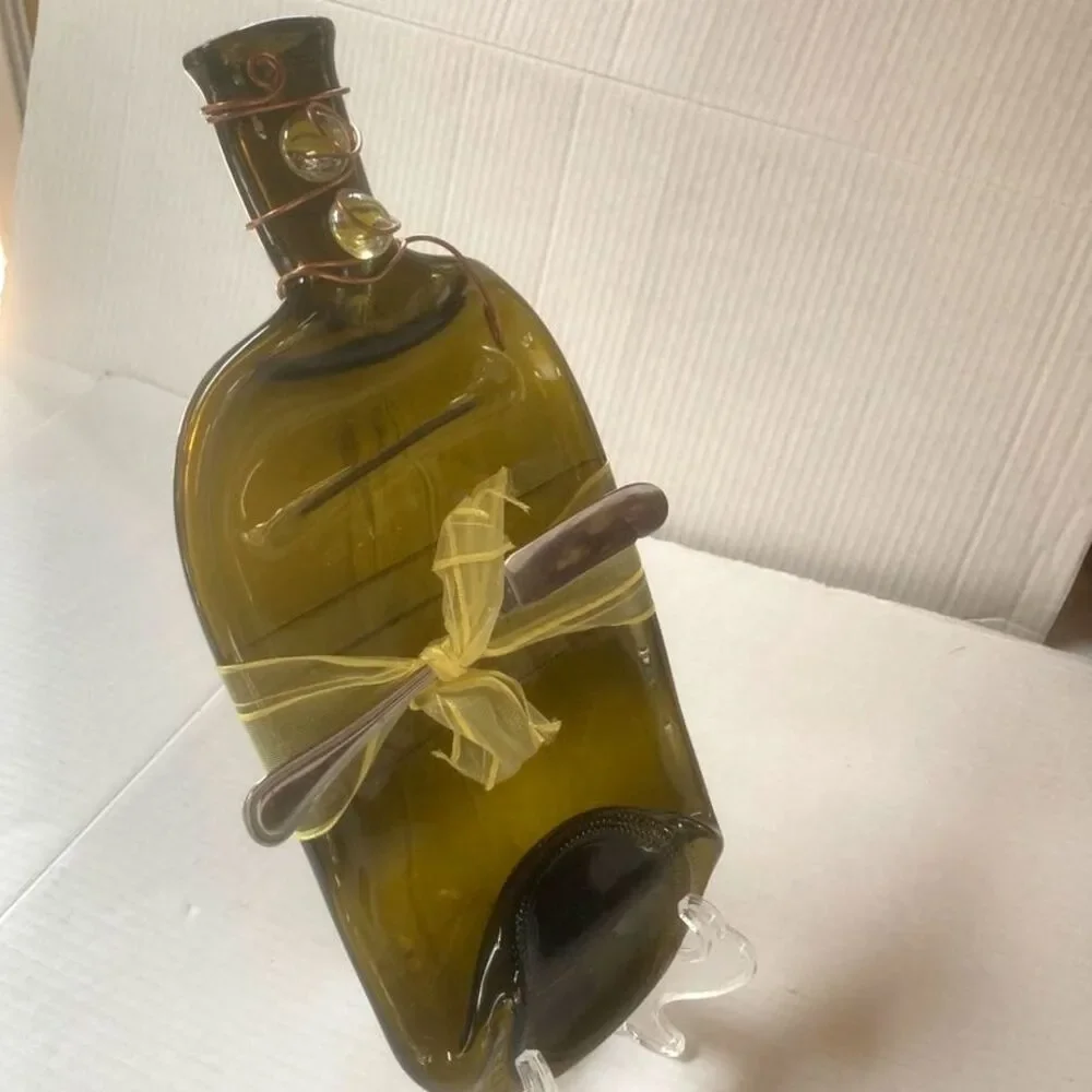APPETIZER TRAY Wine Bottle Serving Tray Plate and Spreader Knife 13 x 6 inches
